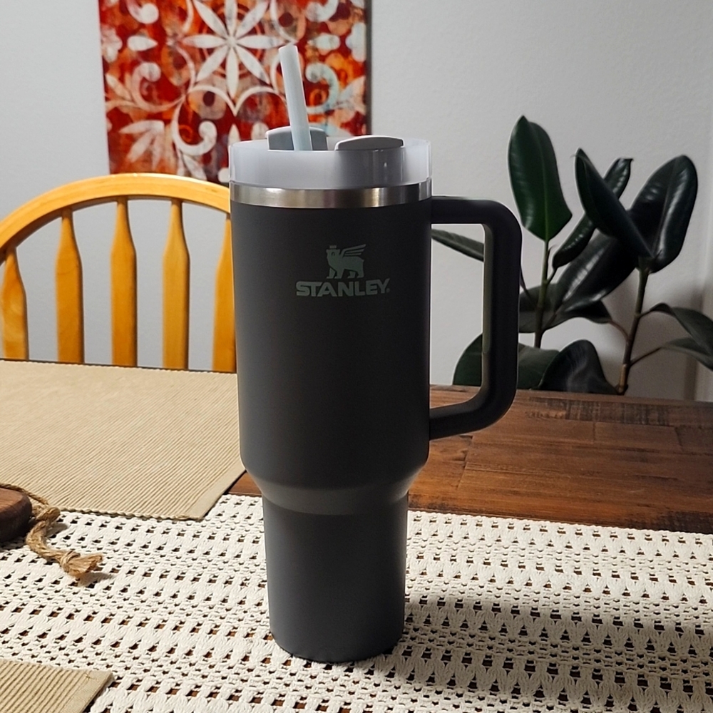 Stanley The Quencher H2O Flowstate 40oz